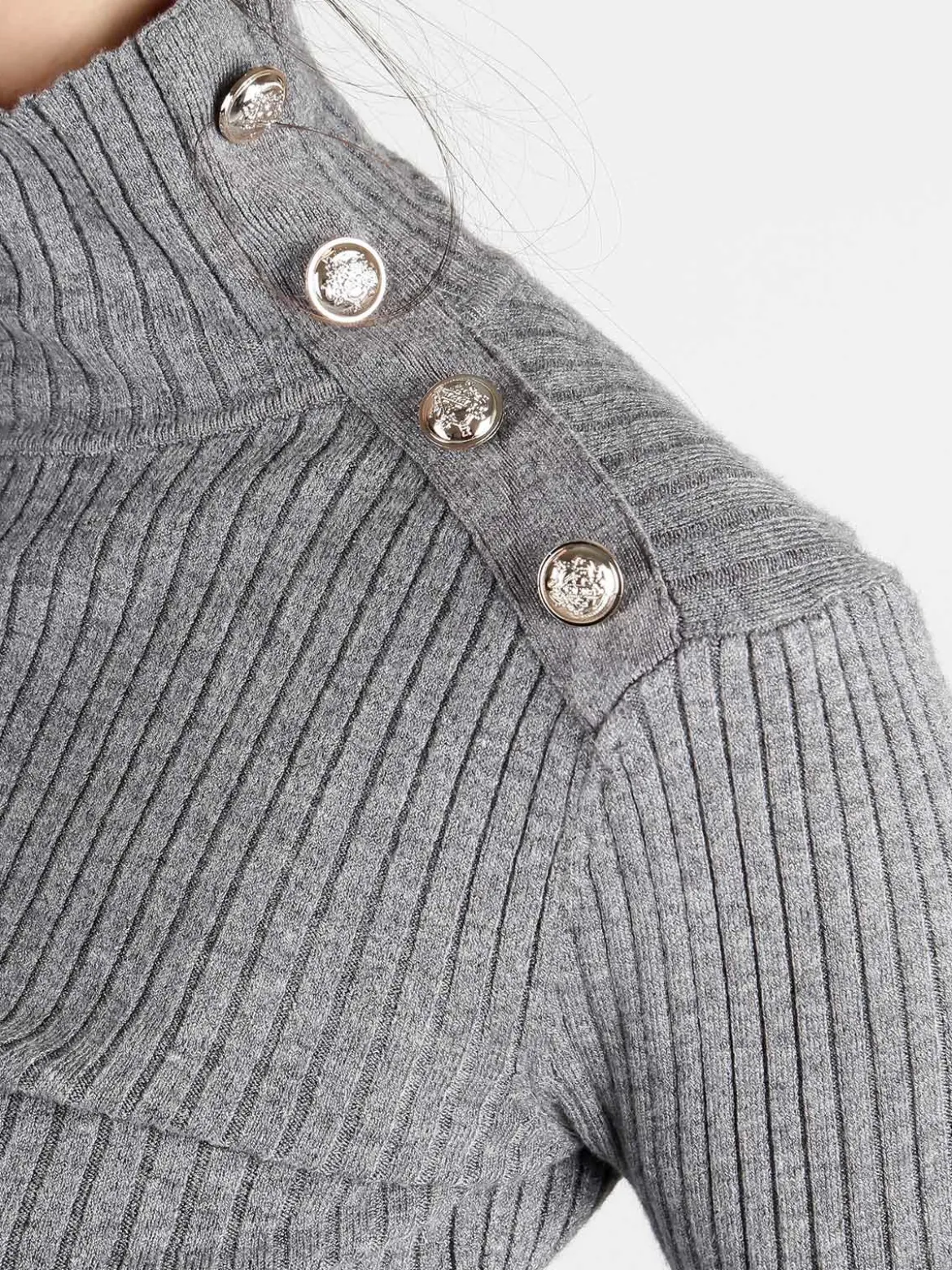 Attic Tricot Pullover donna dolcevita in maglia con bottoni decorativi sulla spalla