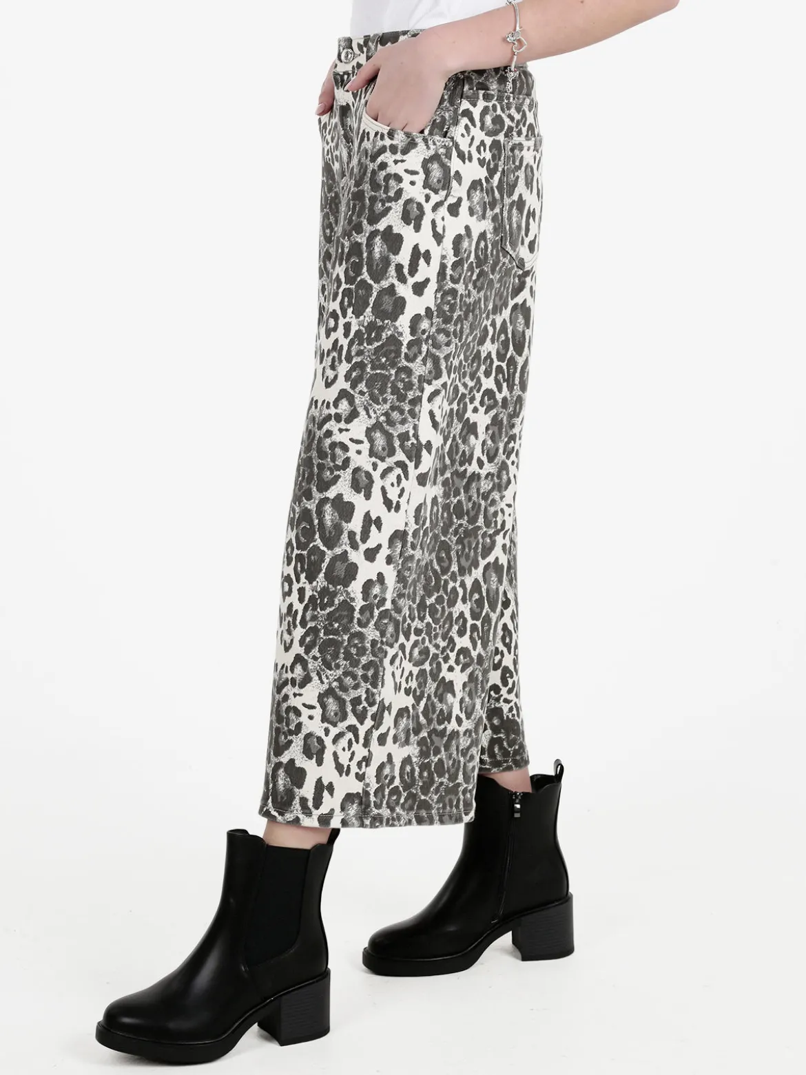 Baseventi Pantaloni donna animalier a gamba larga