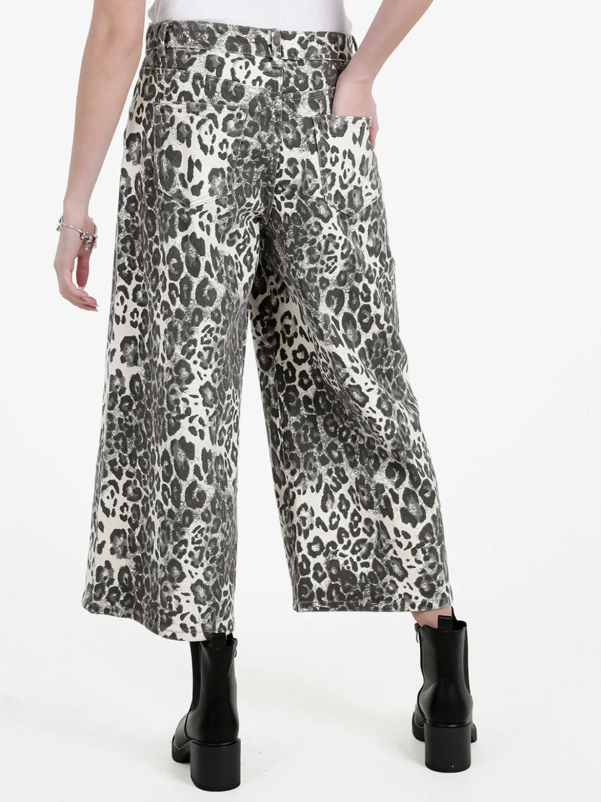 Baseventi Pantaloni donna animalier a gamba larga