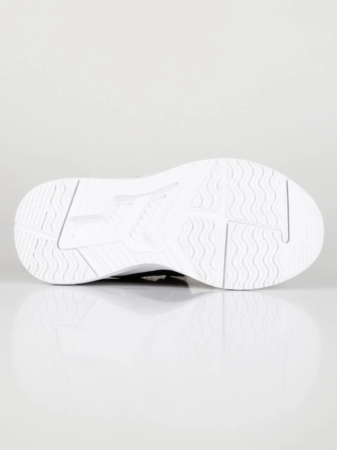 Ellesse Sneakers con strappo