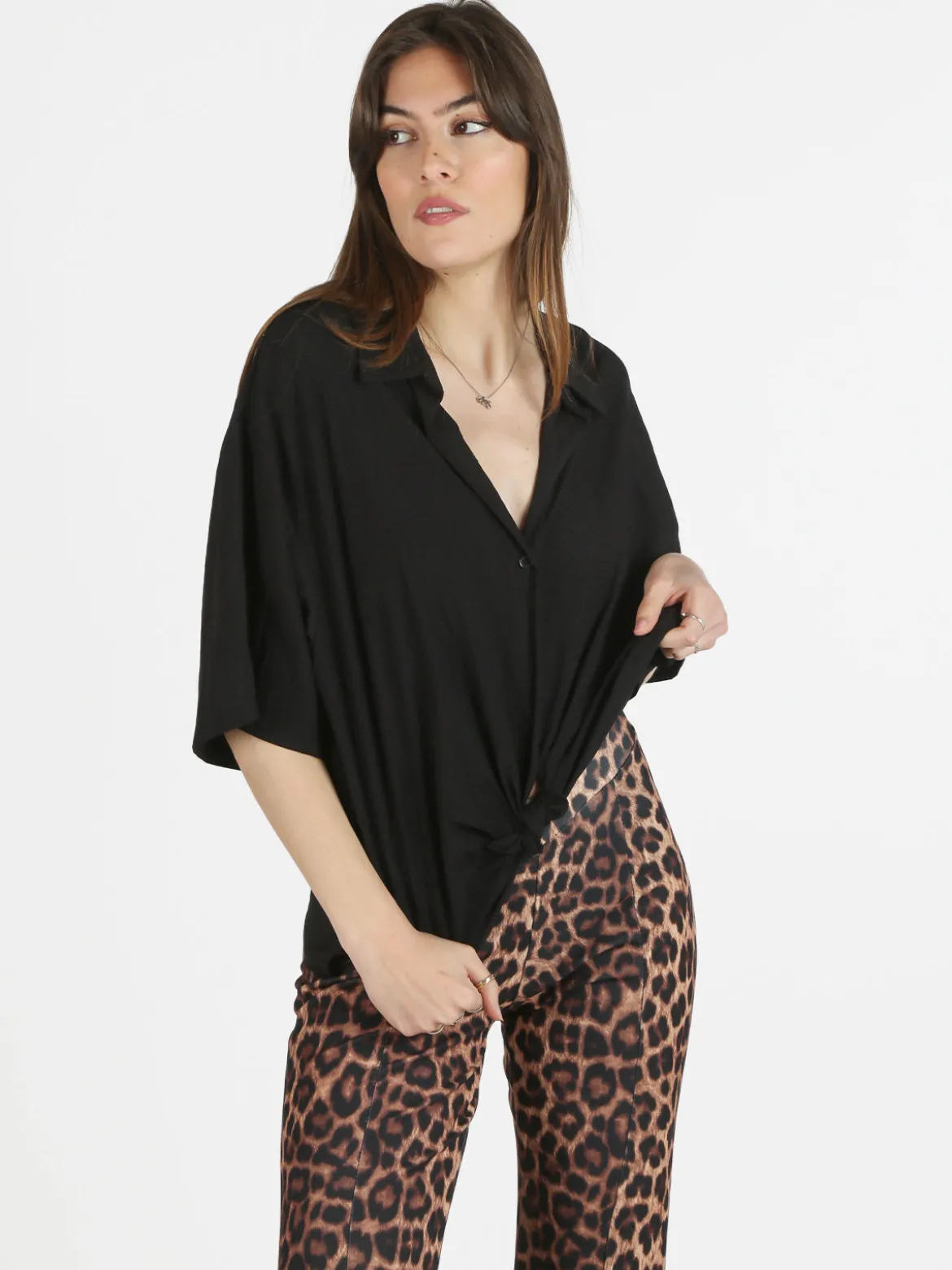Floria Camicia donna oversize con nodo a maniche corte