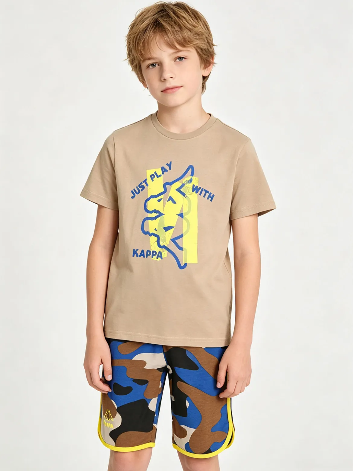 Kappa Completo corto 2 pezzi da ragazzo in cotone con t-shirt e bermuda militare - sabbia
