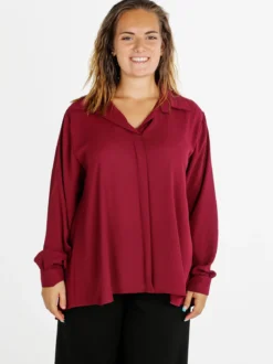 Miss E Co Camicia donna a maniche lunghe con scollo a V linea curvy - bordeaux