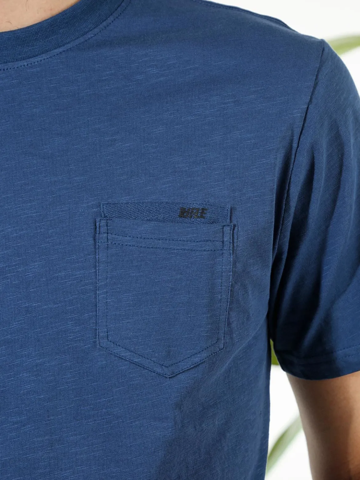 Rifle T-shirt da uomo in cotone con taschino - blu