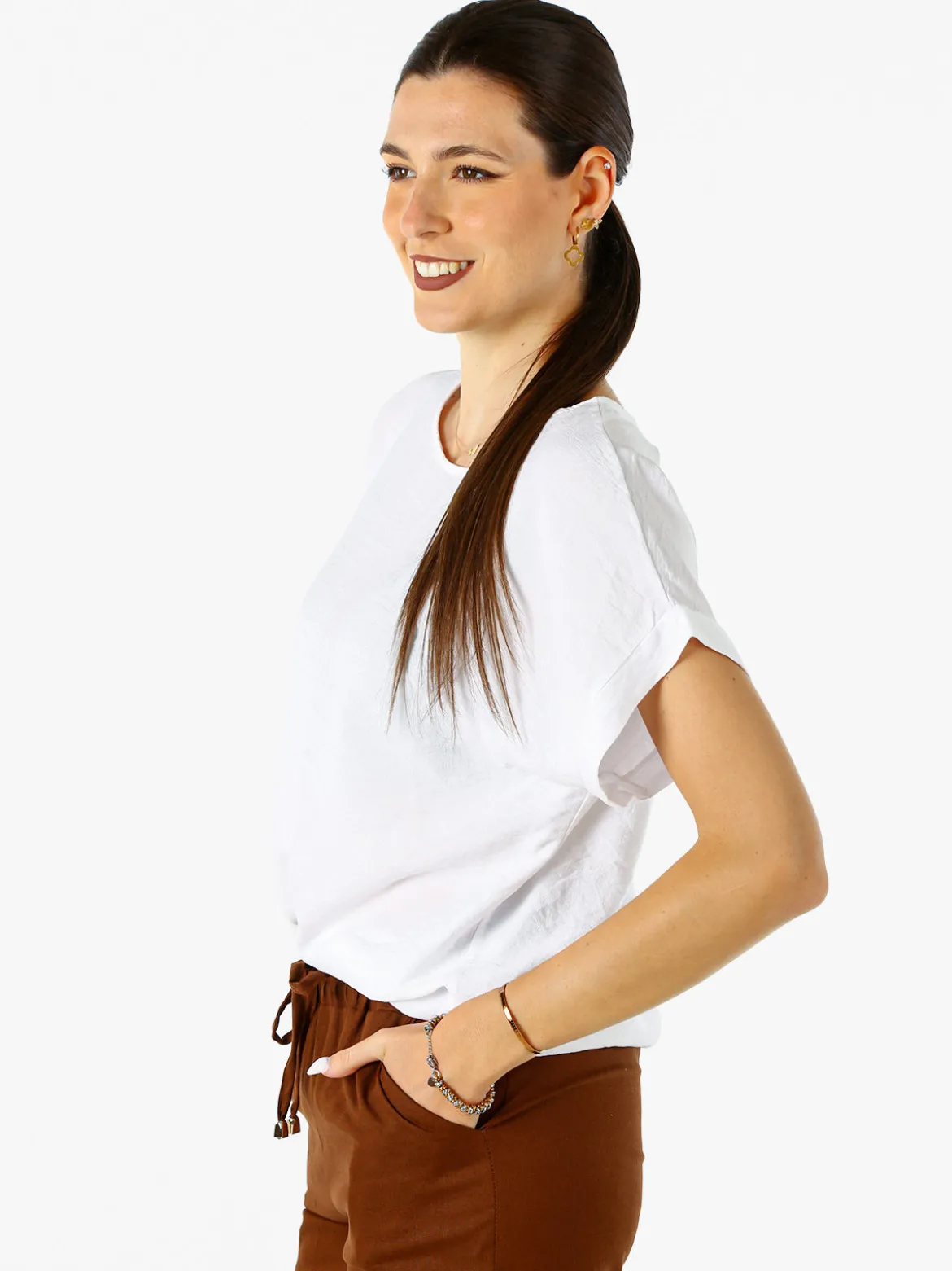Solada Blusa donna in viscosa a maniche corte con bottoni decorati sul retro - bianco