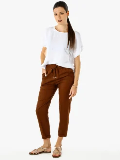 Solada Blusa donna in viscosa a maniche corte con bottoni decorati sul retro - bianco