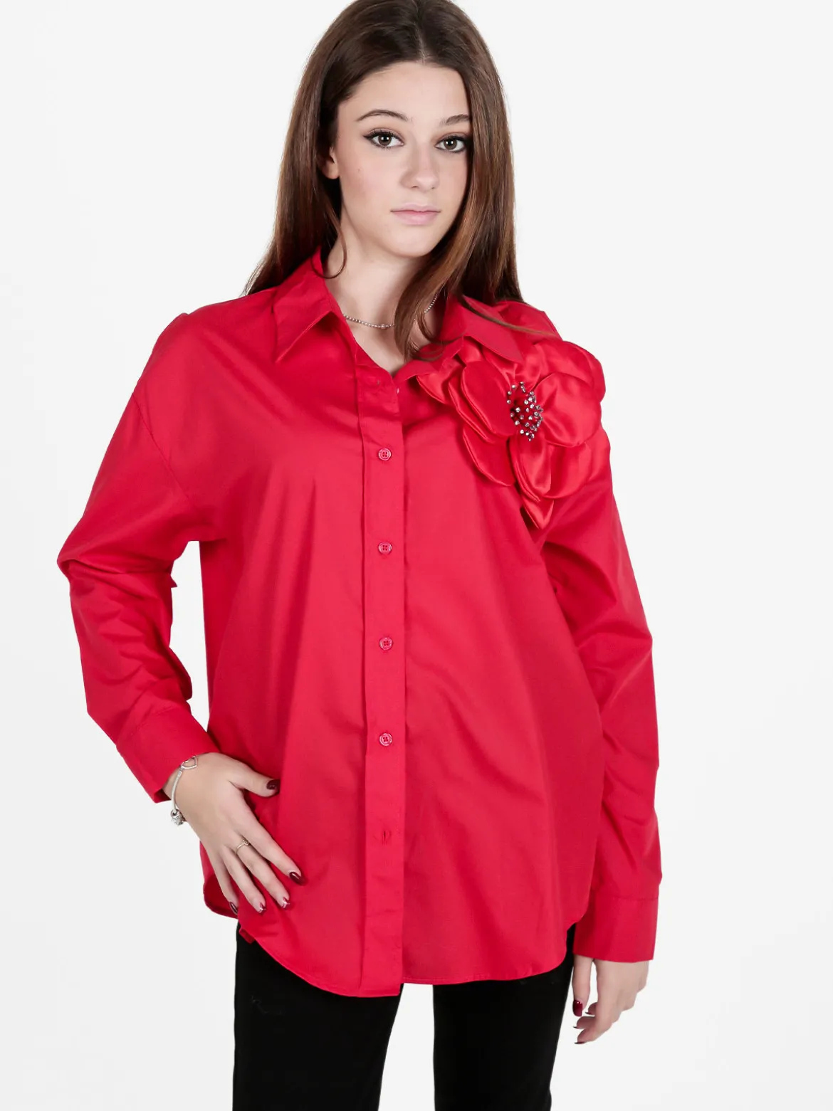 Solada Camicia donna oversize con fiore gioiello applicato