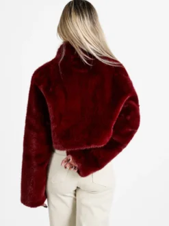 Solada Giacca donna cropped in pelliccia sintetica con coulisse - bordeaux