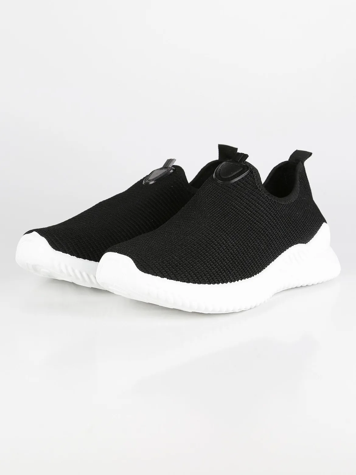 Solada Sneakers slip on nere