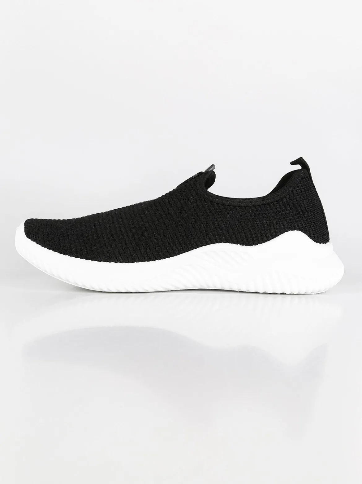 Solada Sneakers slip on nere